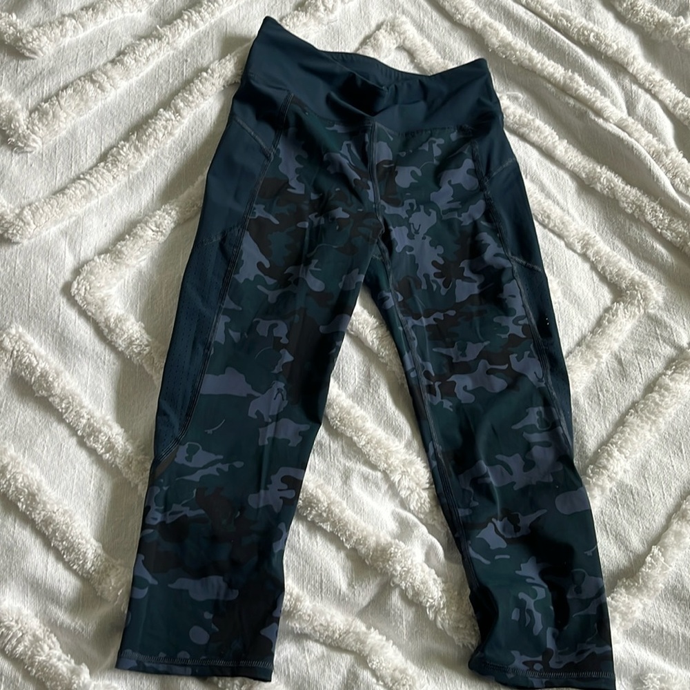 Sweaty Betty zero gravity crops